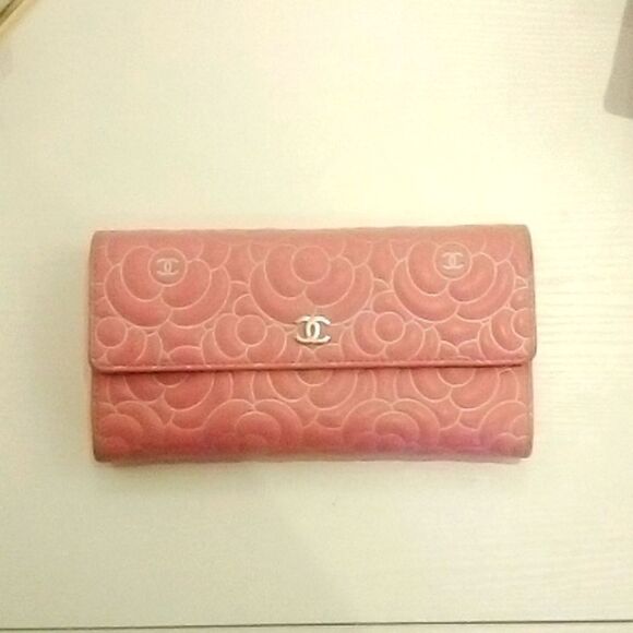 Chanel Pink Camellia Wallet - Picture 1 of 4